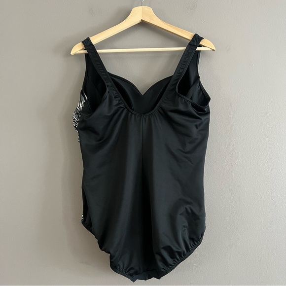 Miraclesuit Silver Shores Temptress 1 Piece Swimsuit Tummy Control Black Sz 18 - Picture 2 of 16